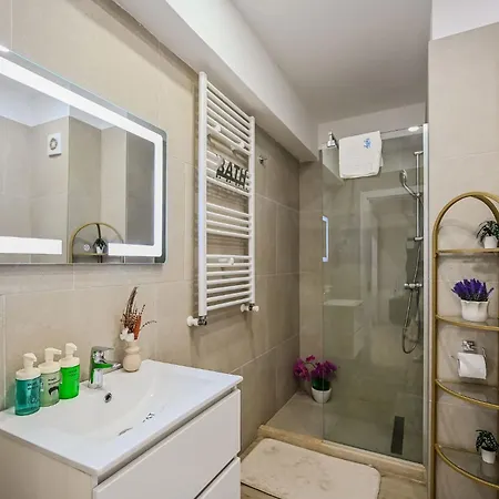 Raw Seaview In Infinity Pool&spa-parking Apartment Mamaia